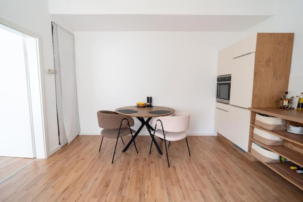 Wohnung Naehe Stadtzentrum Mit Wohnzimmer Und Kueche Coblence Extérieur photo